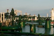 占卜抽签国际油价周二收高 地缘政治担忧与美元走弱双重支撑
